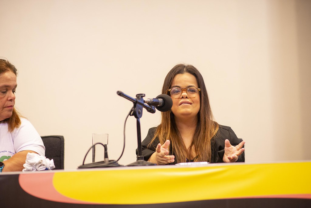 her_9413_54016852220_l