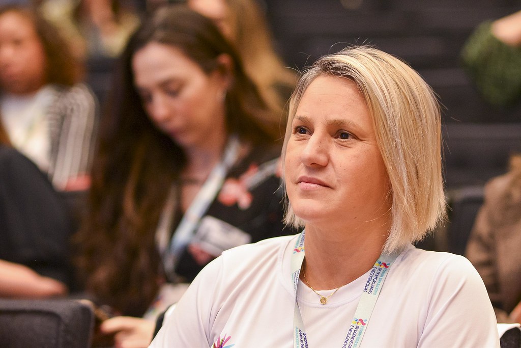 her_9420_54016851180_l