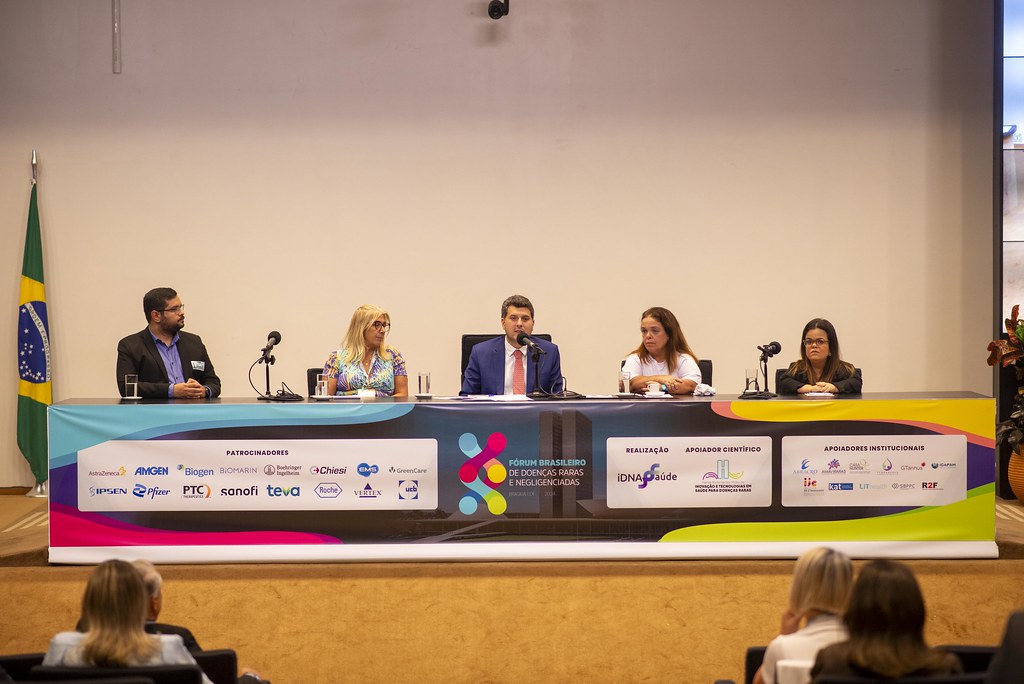 her_9443_54015512877_l