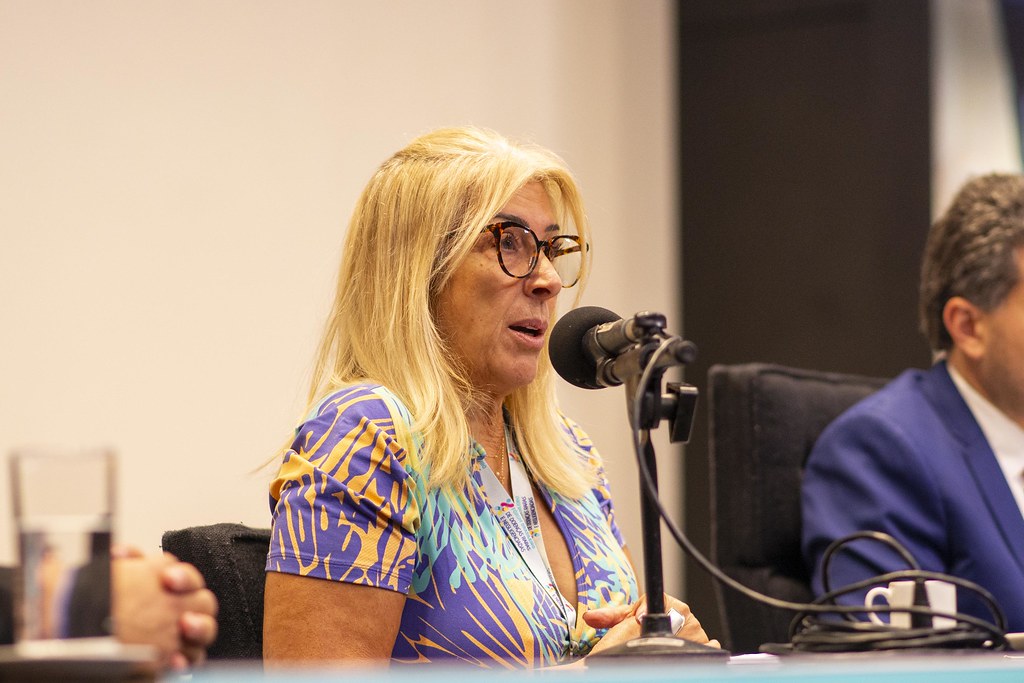 her_9475_54015509307_l