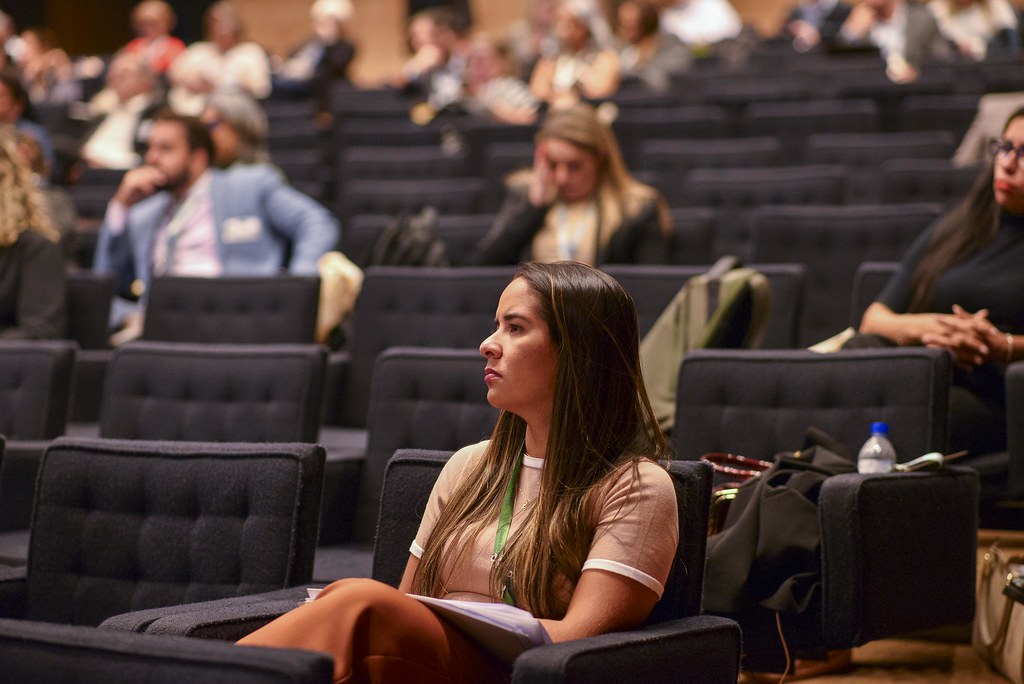 her_9493_54016641118_l