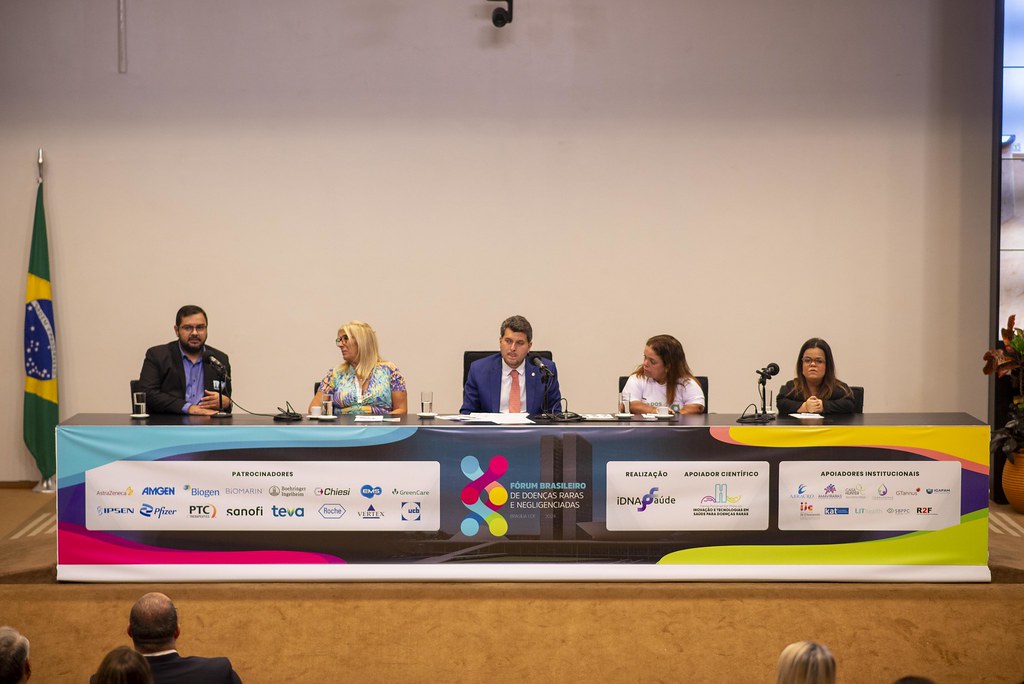 her_9539_54016415566_l