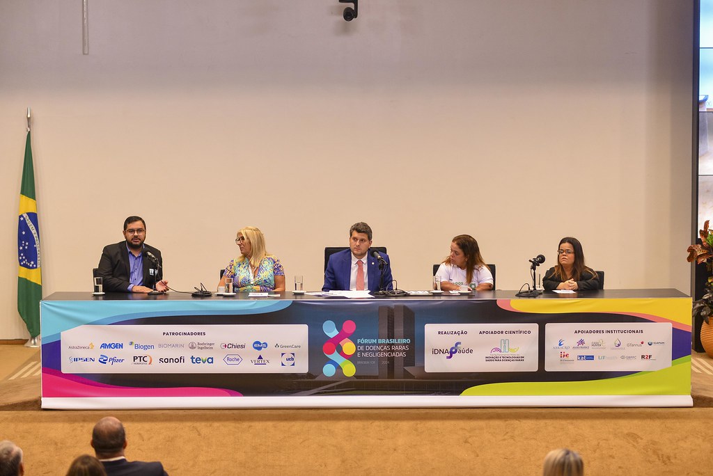 her_9542_54015508377_l