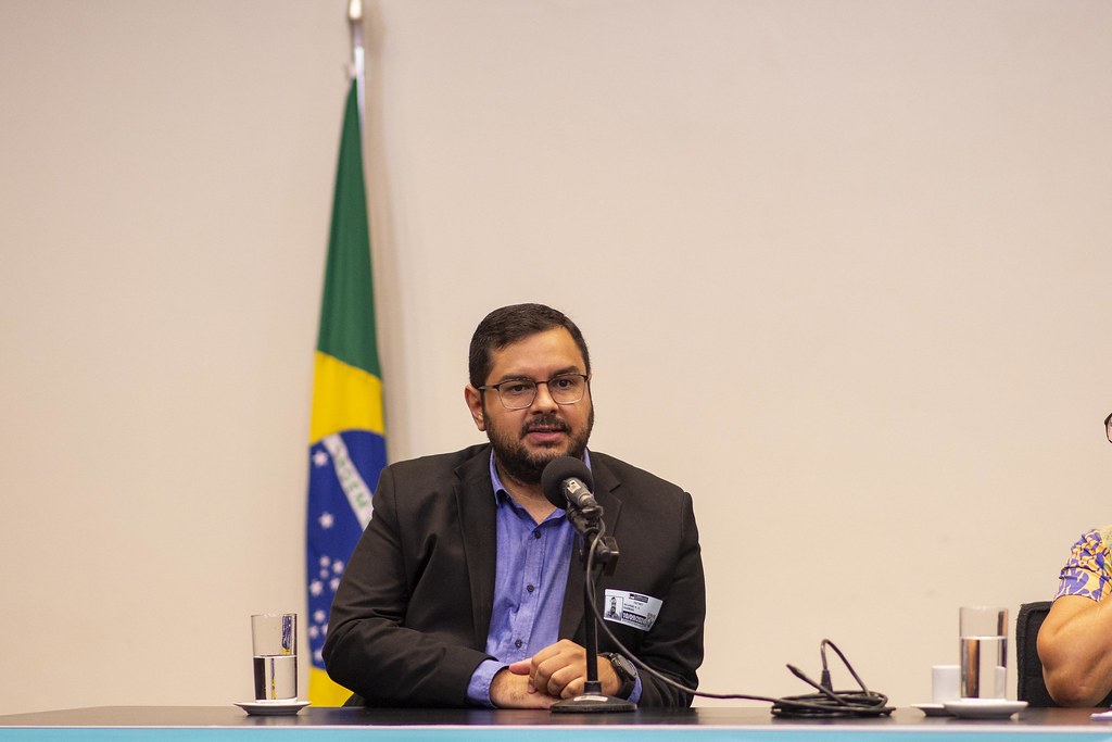 her_9547_54016740074_l