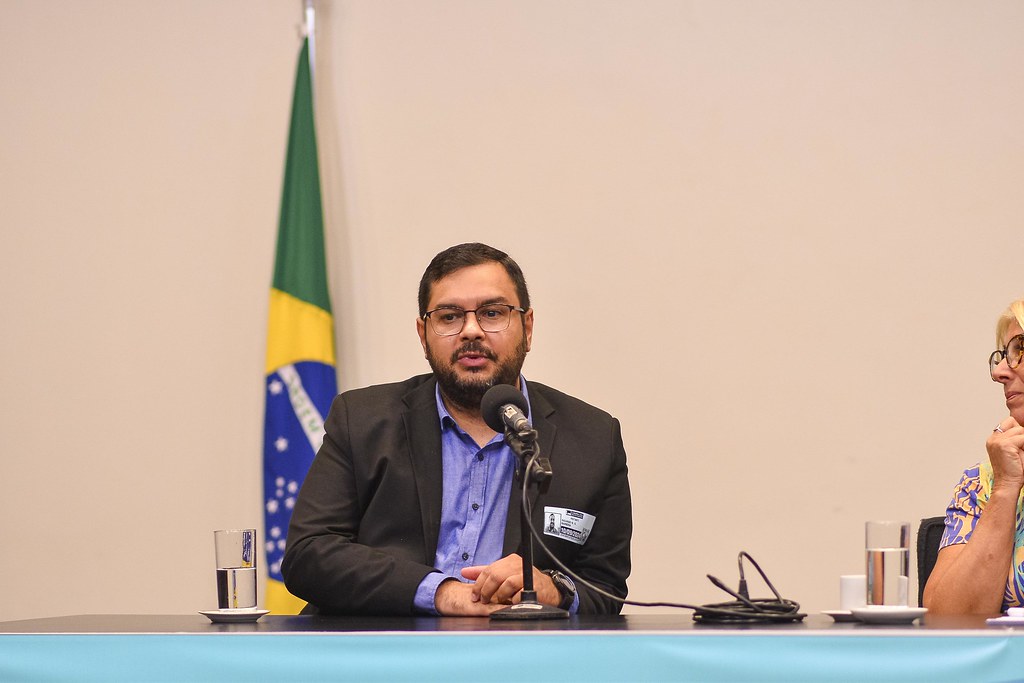 her_9552_54016843260_l