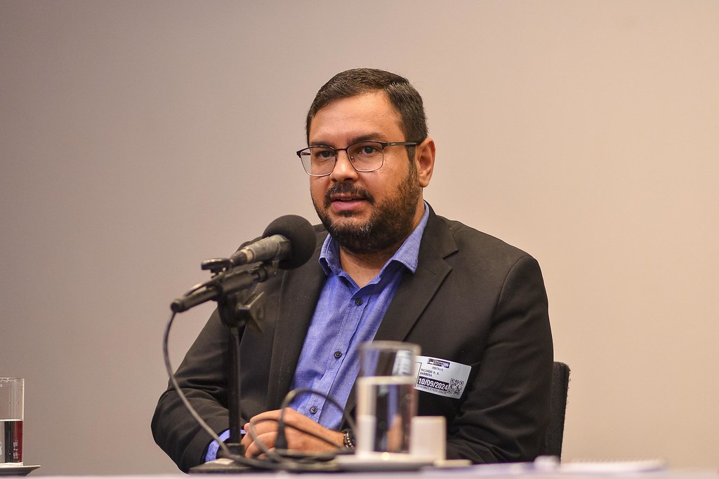 her_9556_54016634918_l