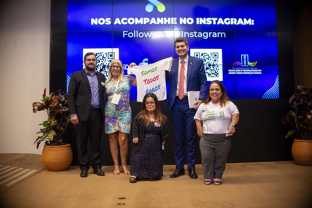 her_9574_54015546237_l