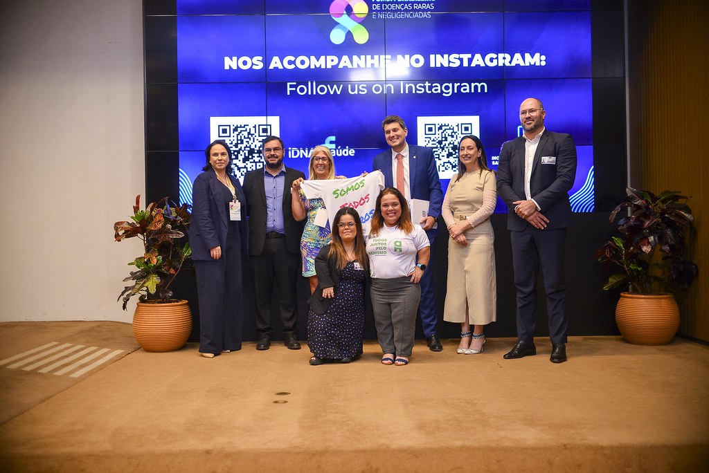 her_9590_54016635083_l