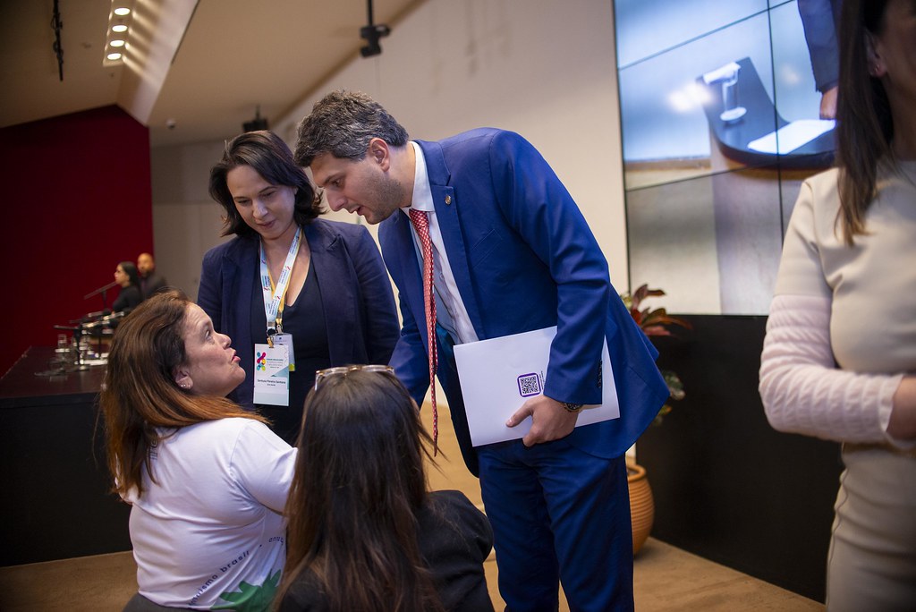 her_9608_54016671283_l