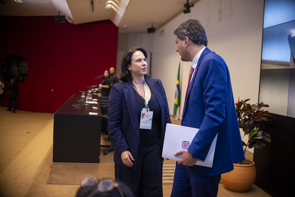 her_9612_54016841895_l