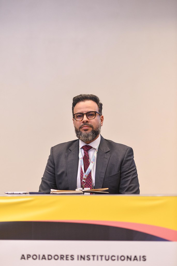 her_9625_54016840575_l