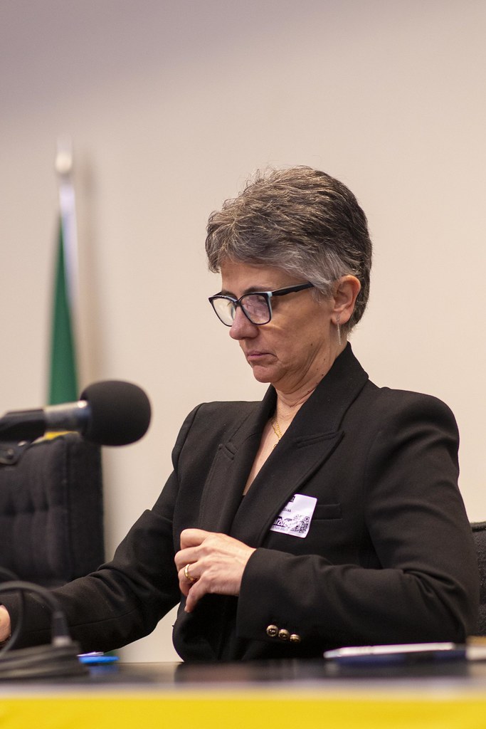 her_9628_54016838295_l