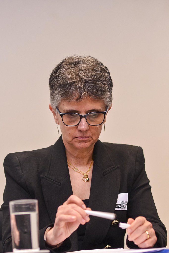 her_9635_54016837880_l