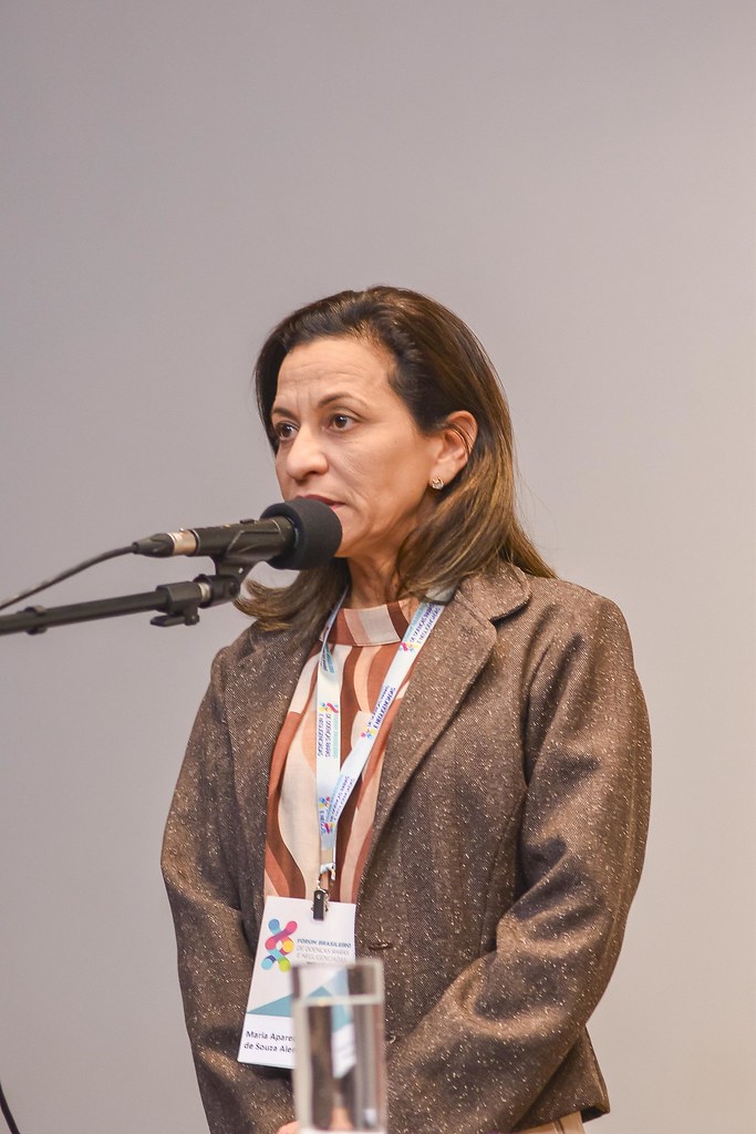 her_9646_54015499082_l