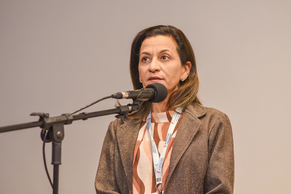 her_9681_54015497757_l