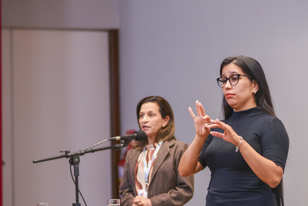 her_9688_54016726689_l