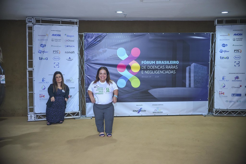 her_9694_54015496997_l