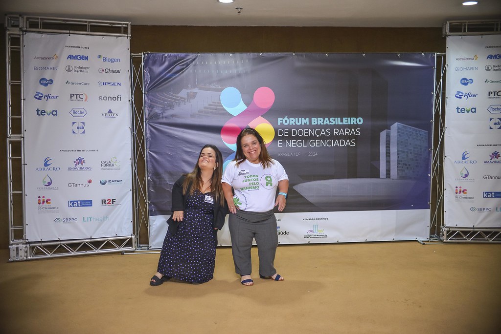 her_9704_54016720799_l