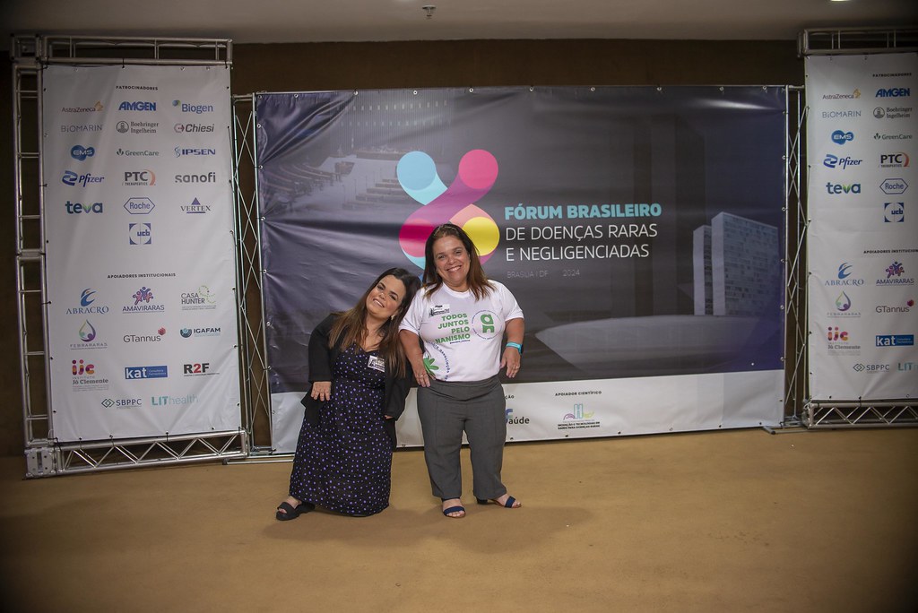 her_9706_54016616173_l