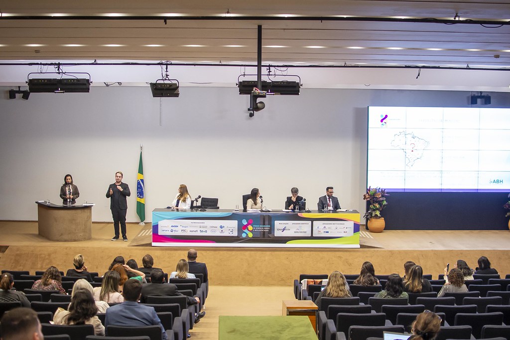 her_9713_1_54015481367_l