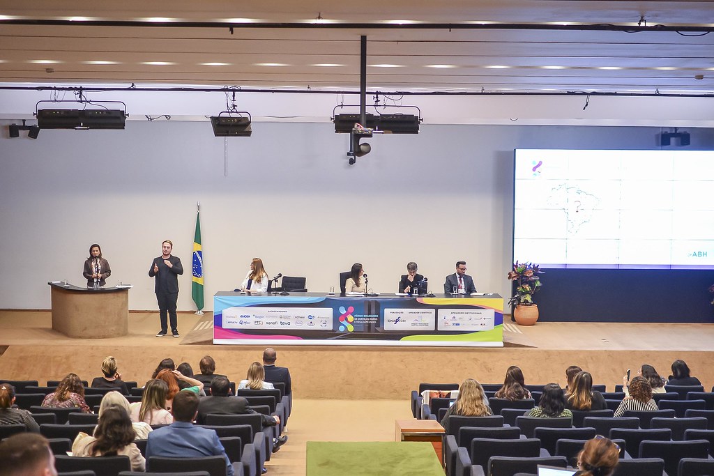 her_9713_54016610818_l