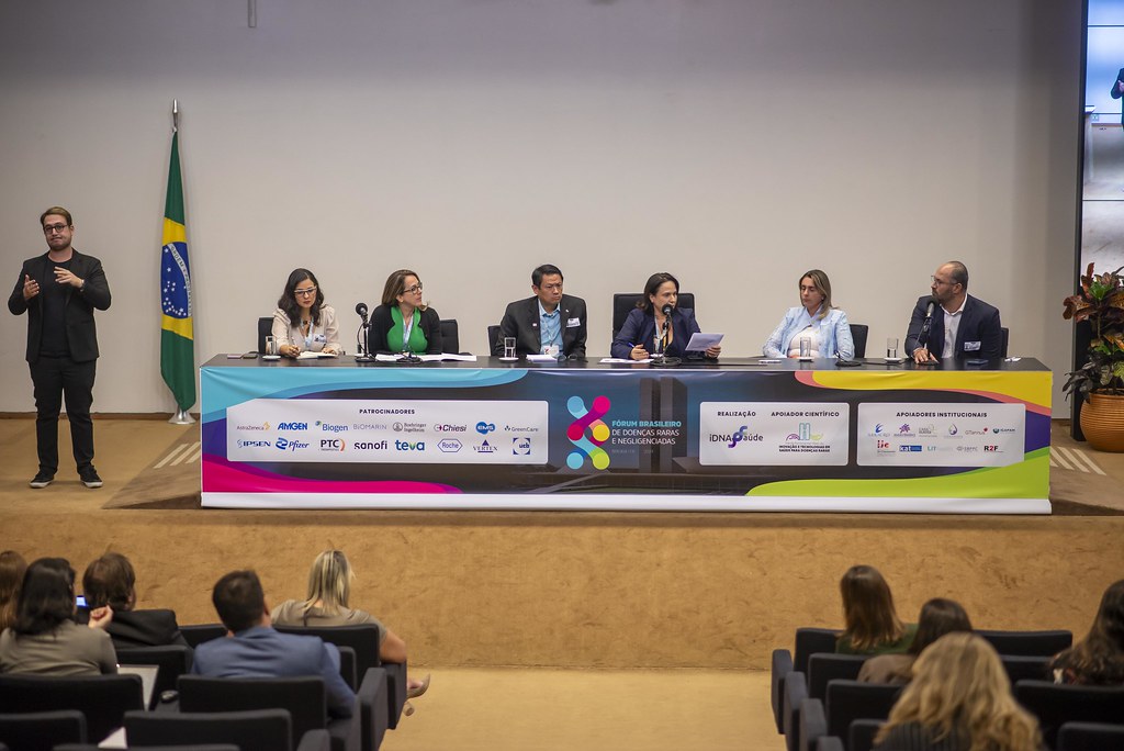 her_9954_54016611358_l