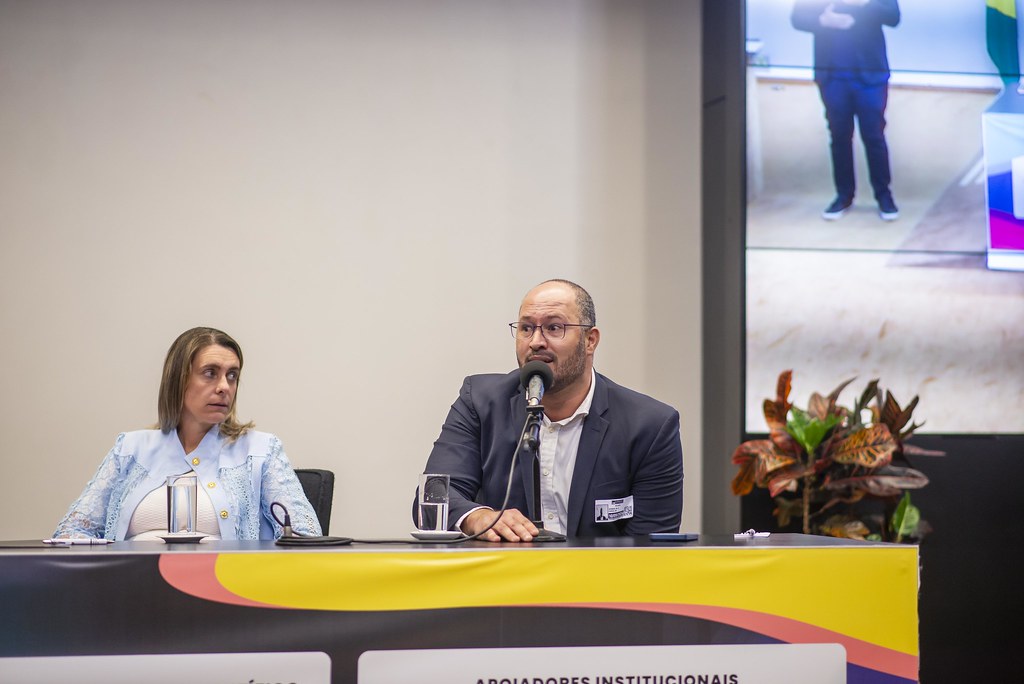 her_9966_54016817345_l