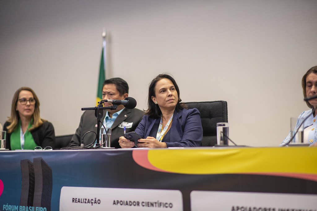 her_9967_54016713659_l